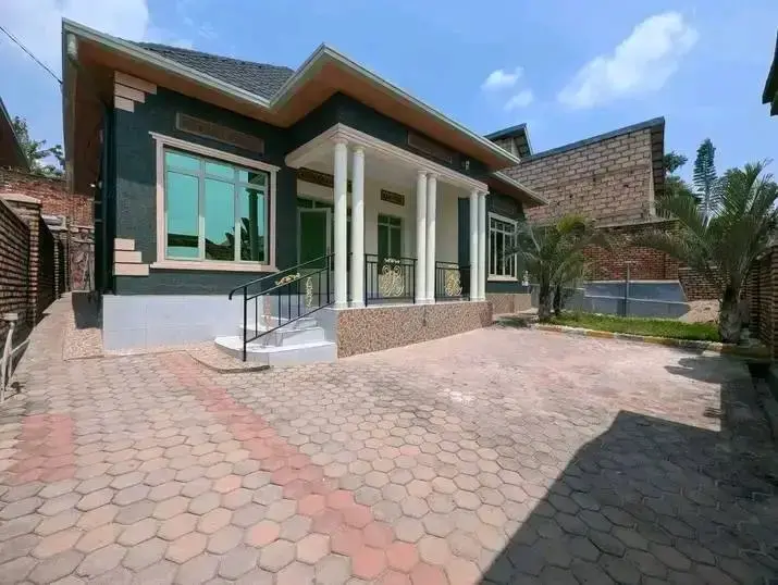 700 000Rwf: Irakodeshwa-i Remera