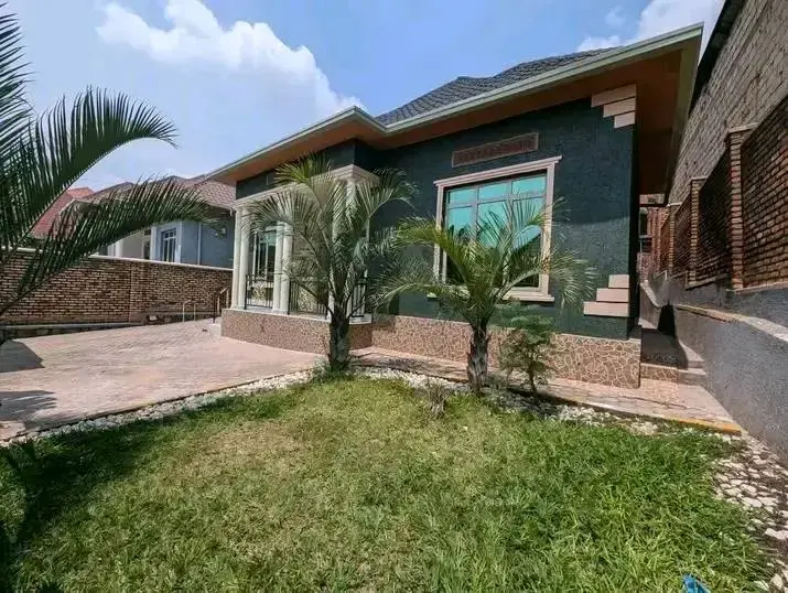 700 000Rwf: Irakodeshwa-i Remera